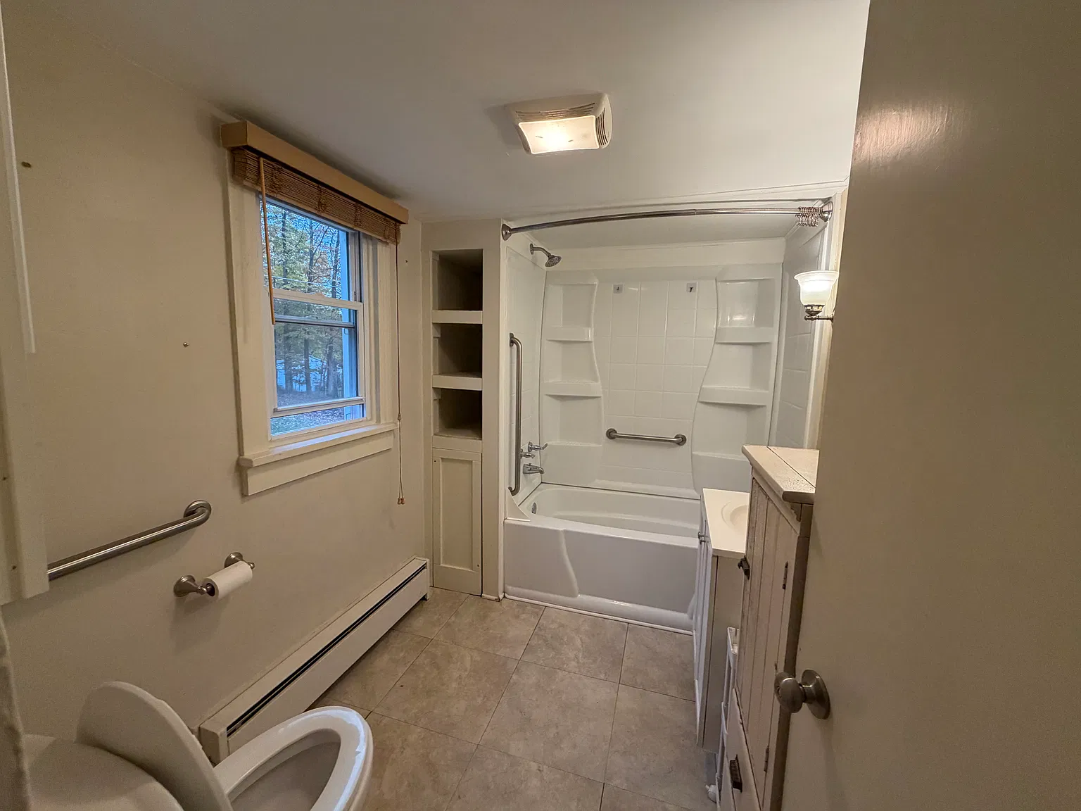 3 bed, 1100 sqft, $1,950 — Photo 3