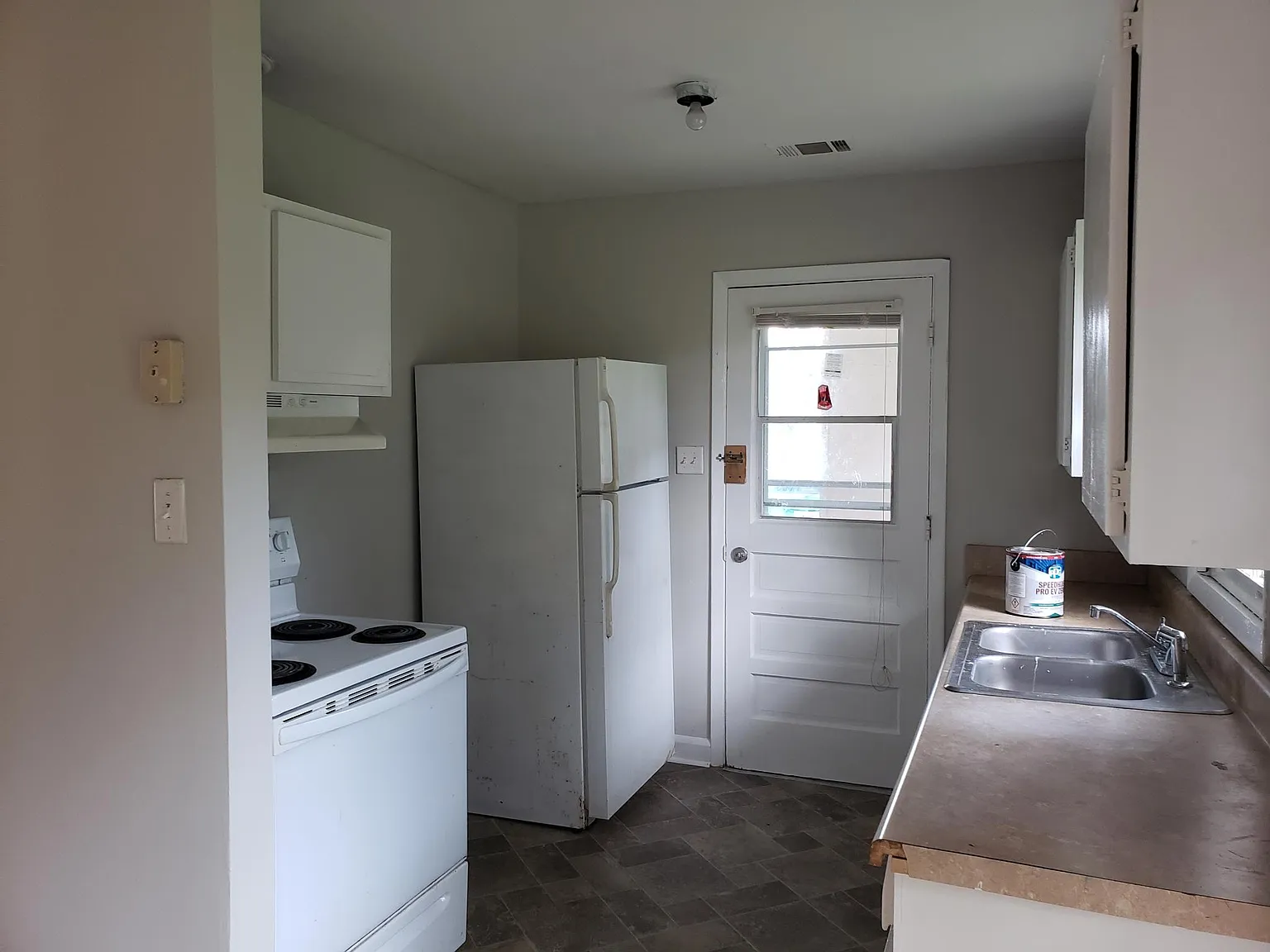 3 bed, 1.5 bath, 1050 sqft, $1,325 — Photo 4