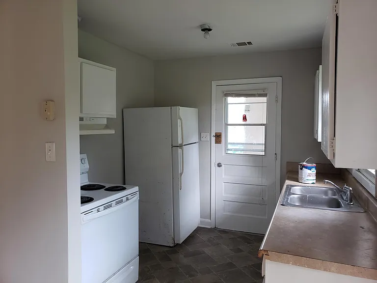 203 Willow Ave — Photo 4
