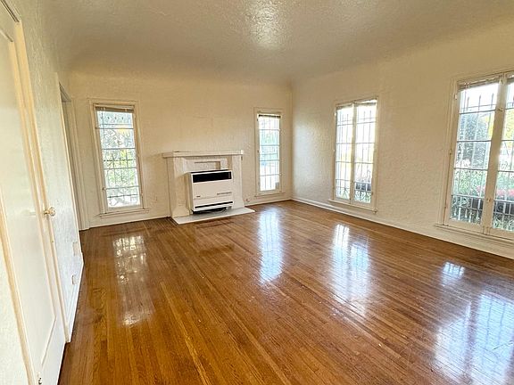 4th image of 101 S Sycamore Ave APT 1