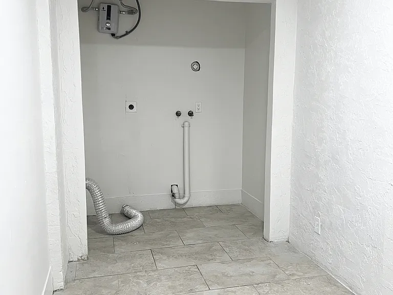 1911 N Haverhill Rd #11 — Photo 19
