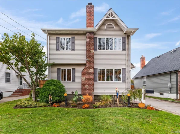 1041 N 4th Street, New Hyde Park, NY 11040
