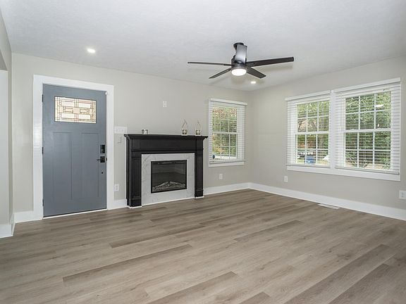3rd image of 216 Circle Ct