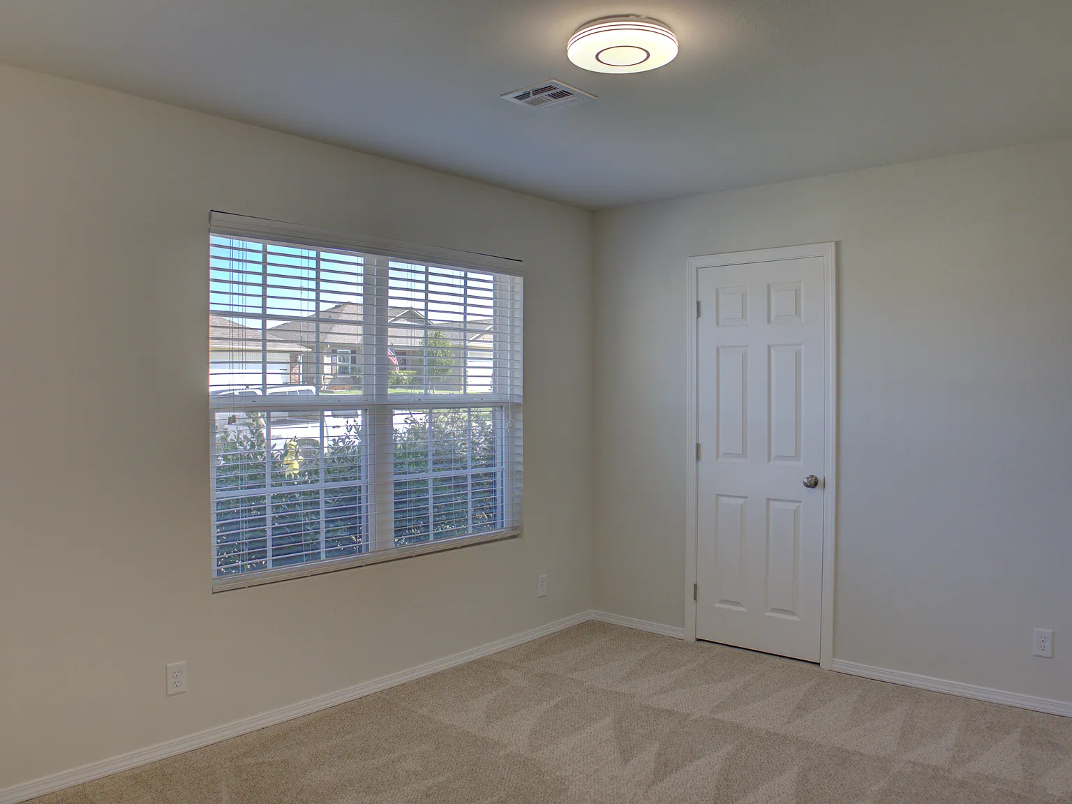 3 bed, 1488 sqft, $1,900 — Photo 4