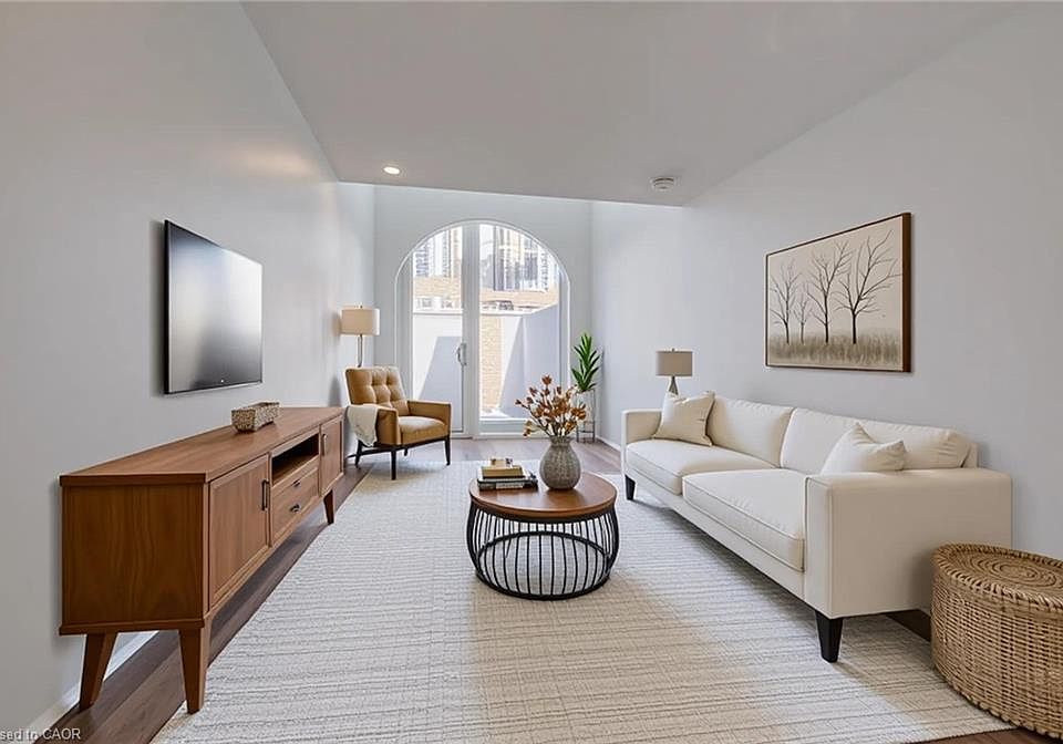 1st image of 26 King St E