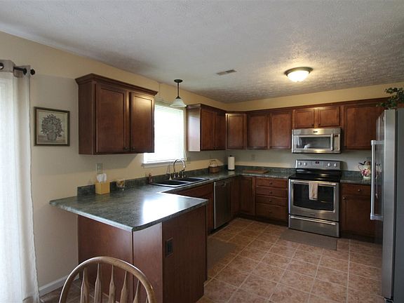 3rd image of 1828 Kyverdale Dr