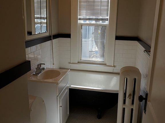5th image of 1703 Ashland Ave APT 9