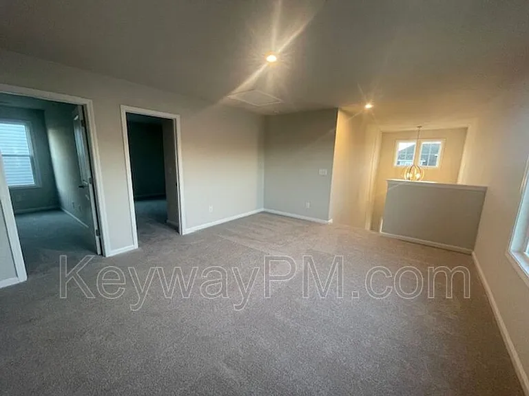 810 Manitou Cir — Photo 11