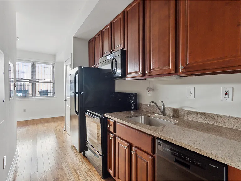 2025 N 17th St #102 — Photo 15