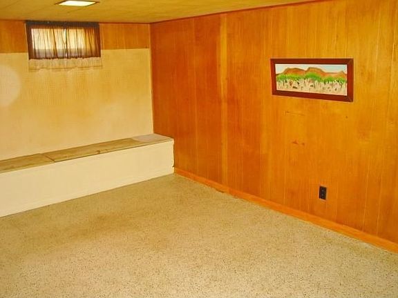 Spacous rec room has dry bar