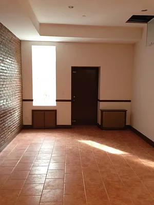 Rented by Bedford Realty USA Corp | media 2