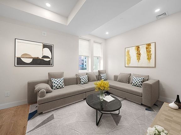 3rd image of 95 Endicott St #2