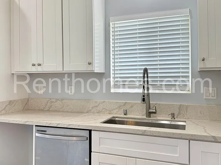 1410 Shoshone St — Photo 8