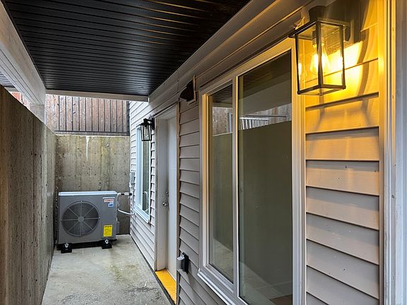 4th image of 6060 Brooks Cres #2