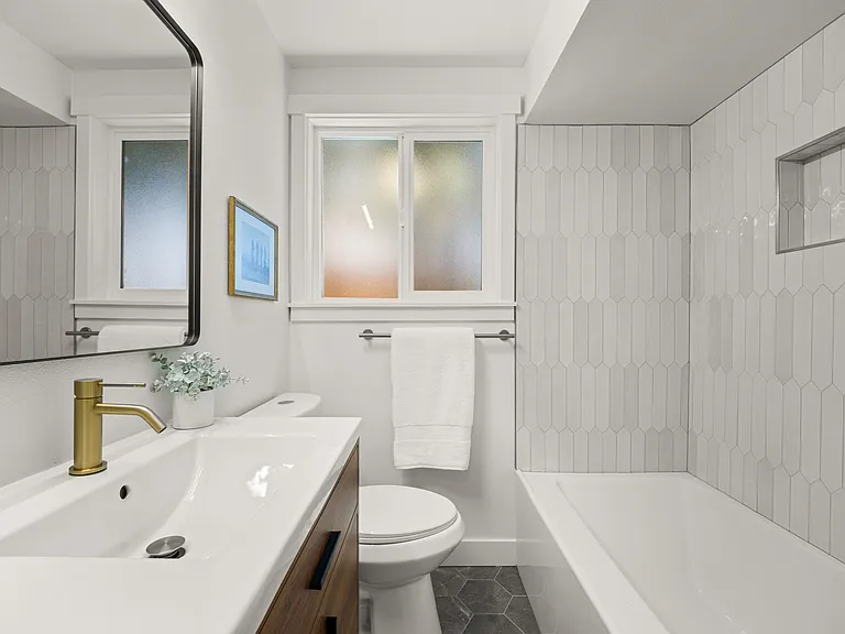 515 NE 123rd St — Photo 14