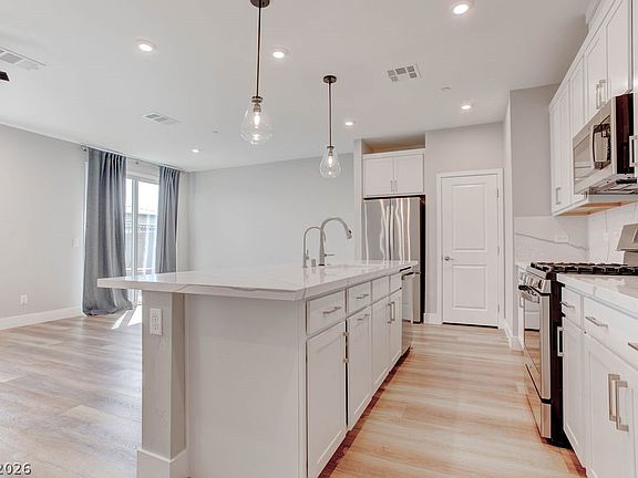 5th image of 646 Infinity Ridge St