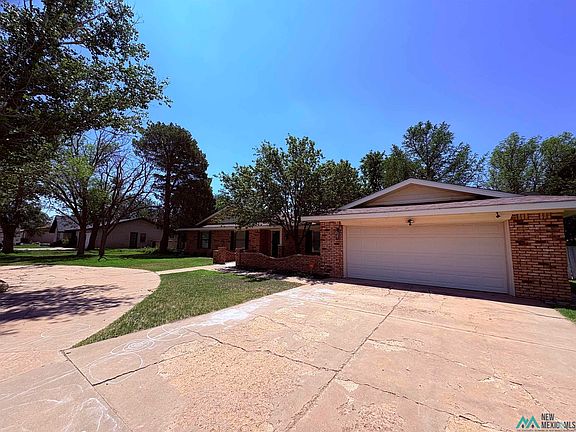 3rd image of 504 E 17th Ln
