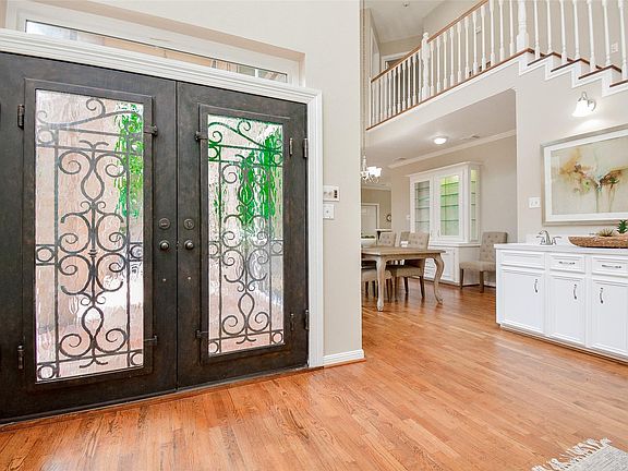 2nd image of 6893 Oakwood Grv