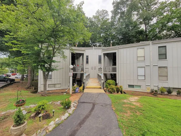 10212 Iron Mill Rd, North Chesterfield, VA 23235