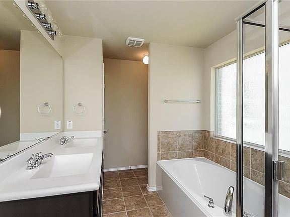 4th image of 2821 Houston Wood Dr