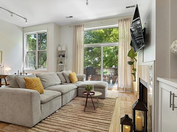 3rd image of 2542 N Seminary Ave #2