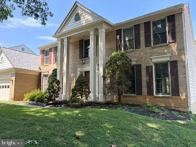 5 bed, 3.5 bath, 3836 sqft, $4,500 — Photo 2
