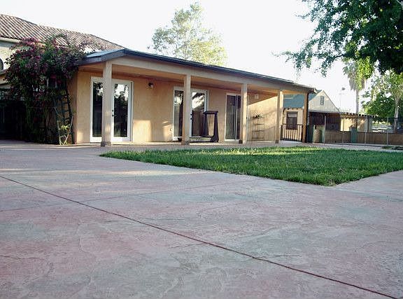 3rd image of 9801 Helen Ave