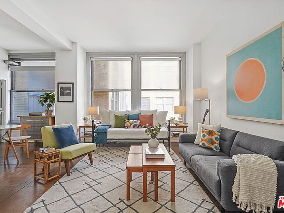 2nd image of 215 W 7th St APT 1109