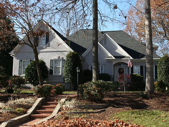 3rd image of 903 Haddington Ct S