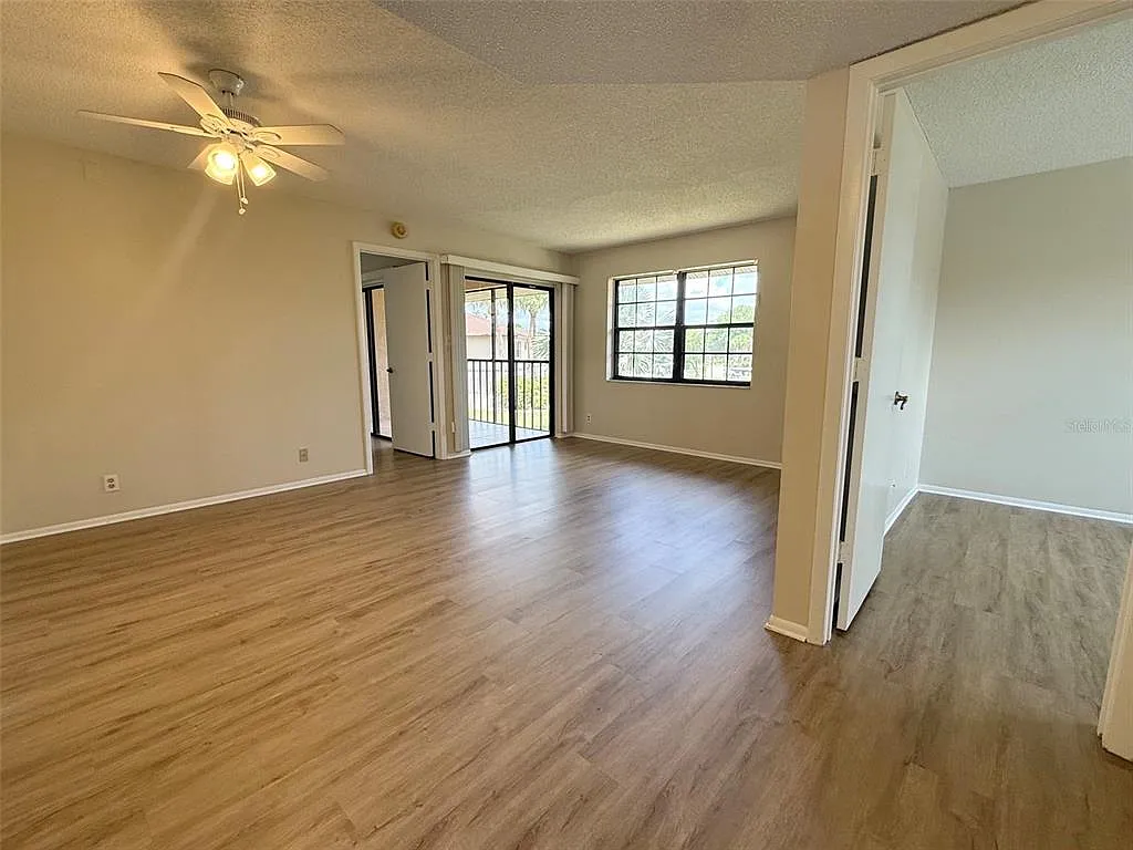 2 bed, 2.0 bath, 838 sqft, $1,300 — Photo 3