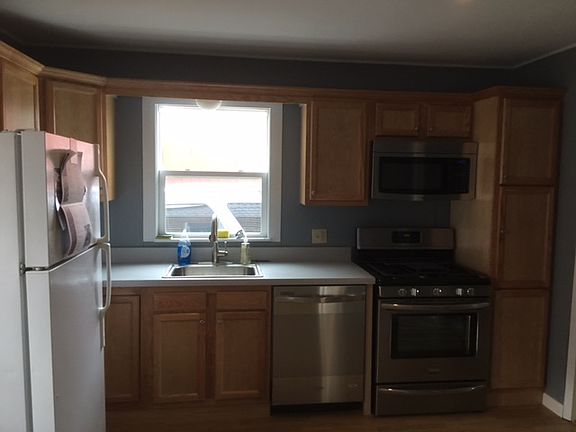 4th image of 326 Canton St