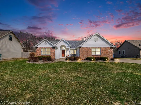 223 Primrose Ln, Flushing, MI 48433