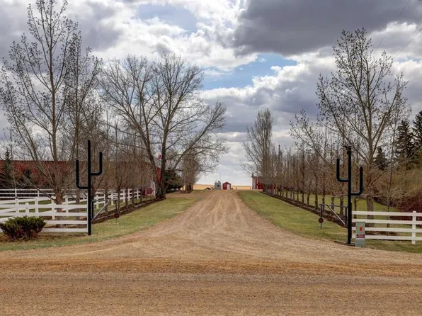 200075 Township Road 302 E, Starland County, AB T0J 2C0