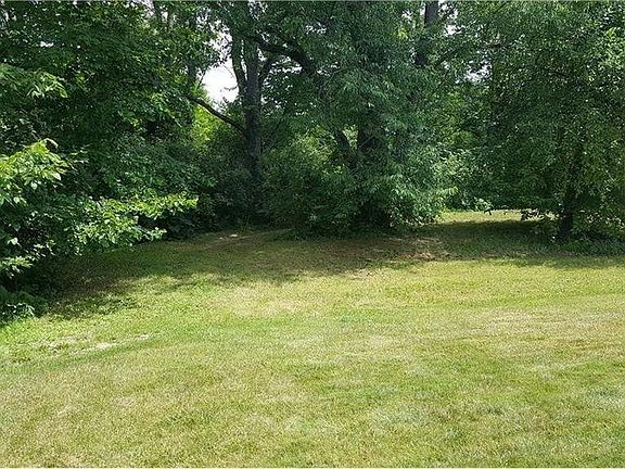 3rd image of 939 Jerry Dr