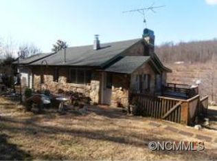 2762 Saint Pauls Rd, Hendersonville, NC 28792