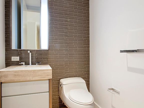 4th image of 75 Wall St APT 32A