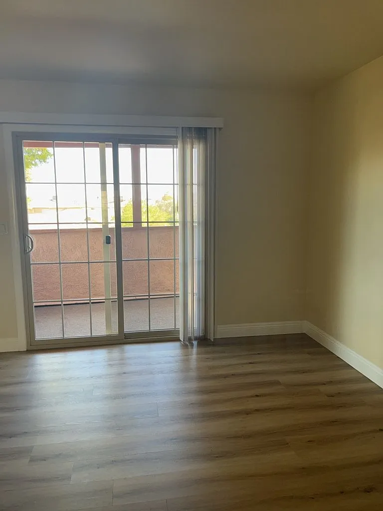 2 bed, 2.0 bath, $1,050 — Photo 2