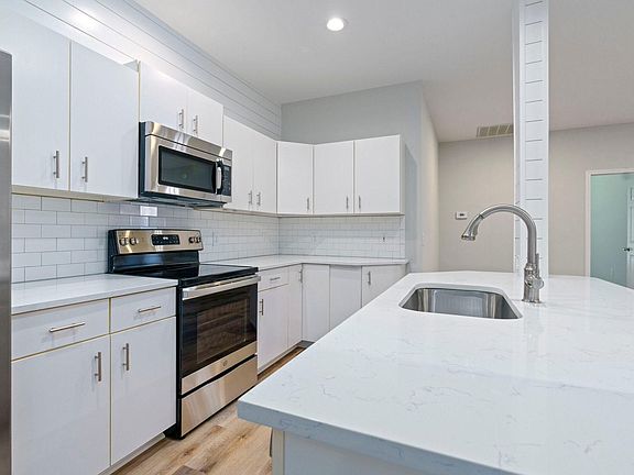 3rd image of 1600 Sturdivant Dr APT 27