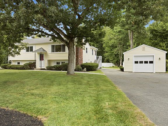 3rd image of 410 Crescent St
