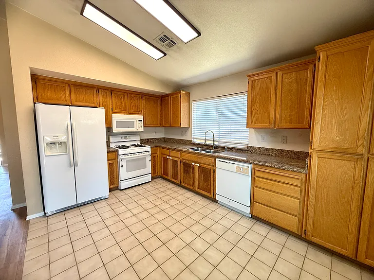 4901 Hillridge Way — Photo 9