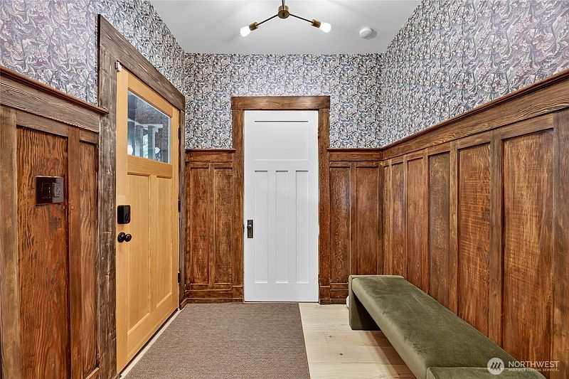 3rd image of 7124 Wright Avenue SW
