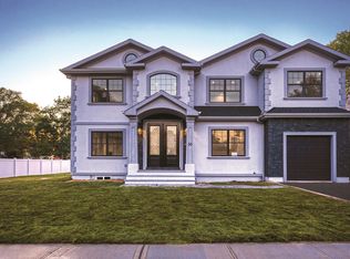 30 Underhill Ave, Syosset, NY 11791