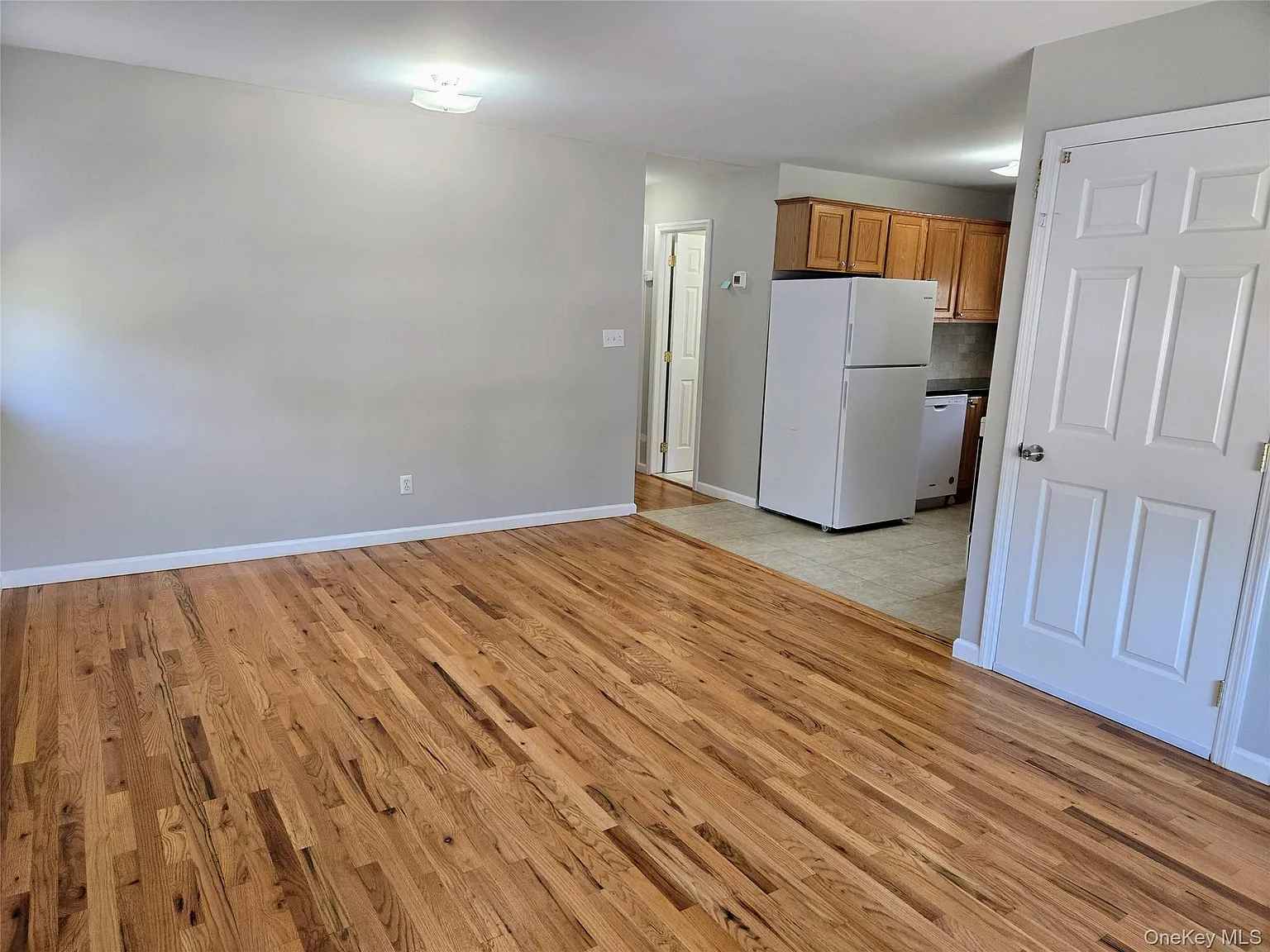2 bed, 2.0 bath, 844 sqft, $3,000 — Photo 3