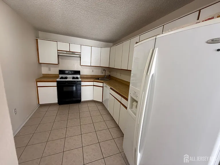 207 Darwin Ln — Photo 6