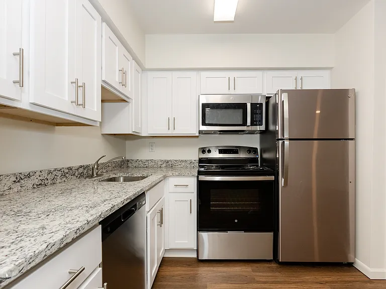 670 N 8th St #2 — Photo 2