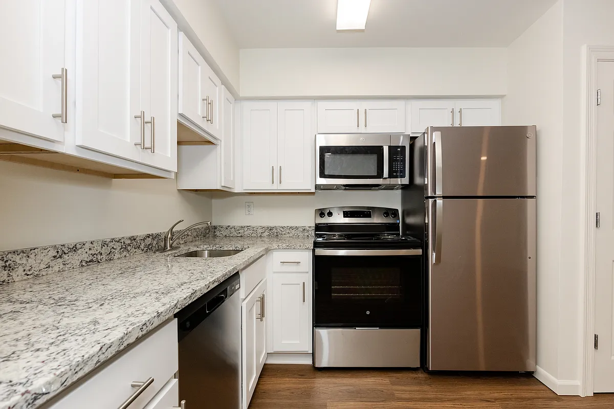 Building Photo - 670 N 8th St #2