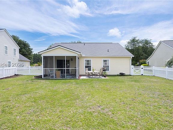 2nd image of 4 Hidden Lakes Ln