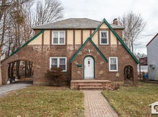 40 Meadowbrook Rd, Hempstead, NY 11550