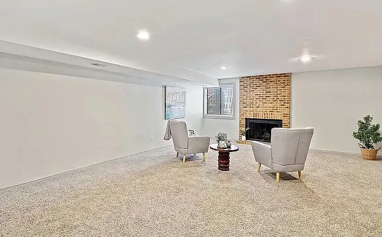 440 W Rockrimmon Blvd #G — Photo 6
