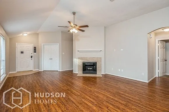 4 bed, 2.0 bath, 1641 sqft, $1,699 — Photo 3